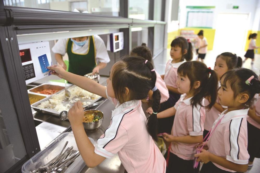 “中央厨房＋微厨房”，湖北这地区中小学的营养午餐，值得全国推广！